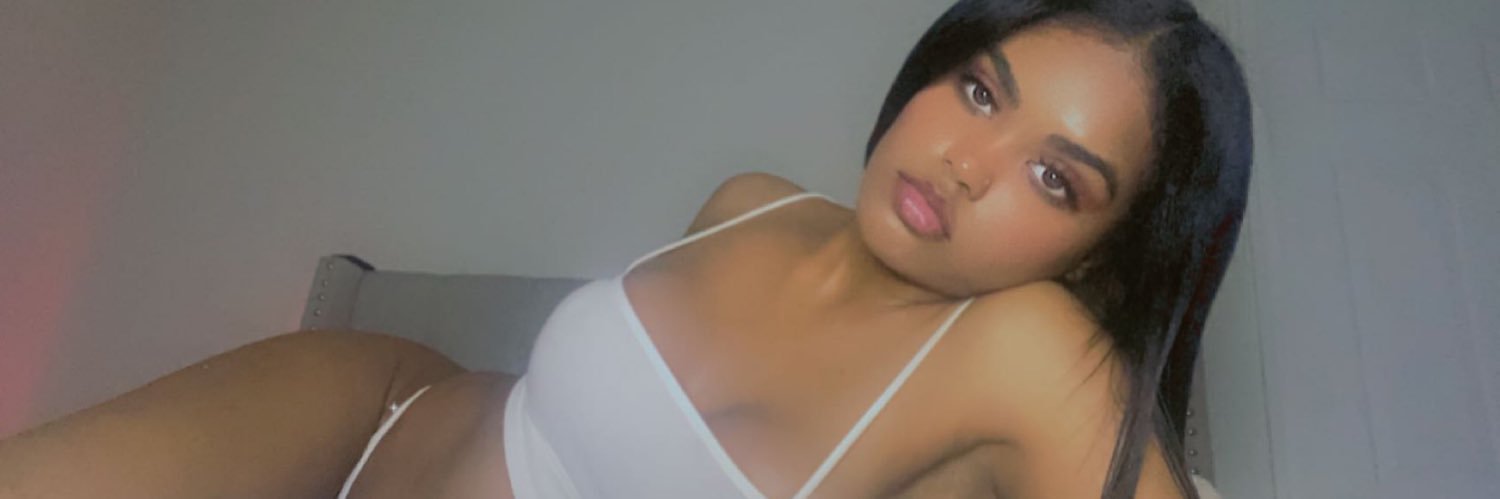 EssenceeAngel's profile banner image