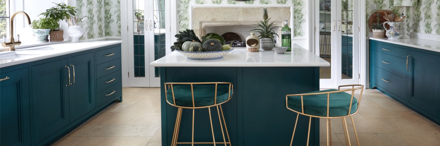 Creative Chic Specialist Kitchen cabinet Painter banner