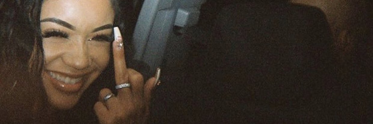 Honeeyy 🦋 banner