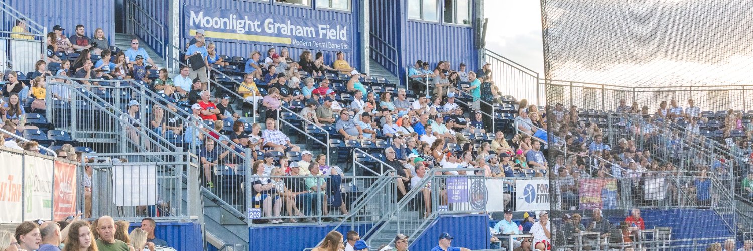 Lakeshore Chinooks banner