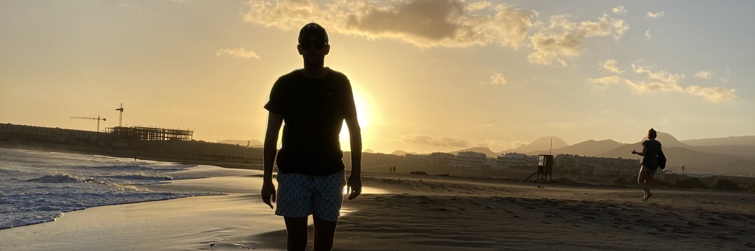 Carlos Martínez. banner