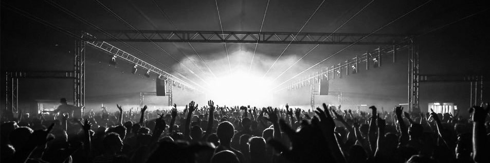 Vee 🖤⛓🎶🪩 banner