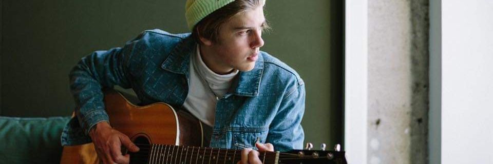 ツ banner