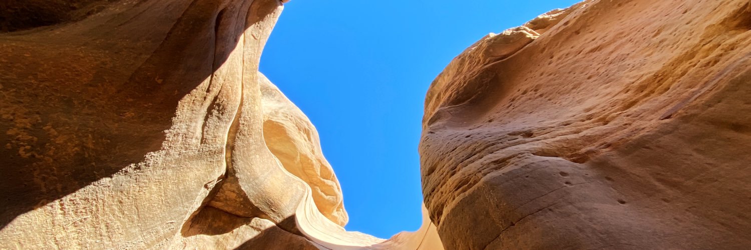 vanessajuliaj's profile banner image
