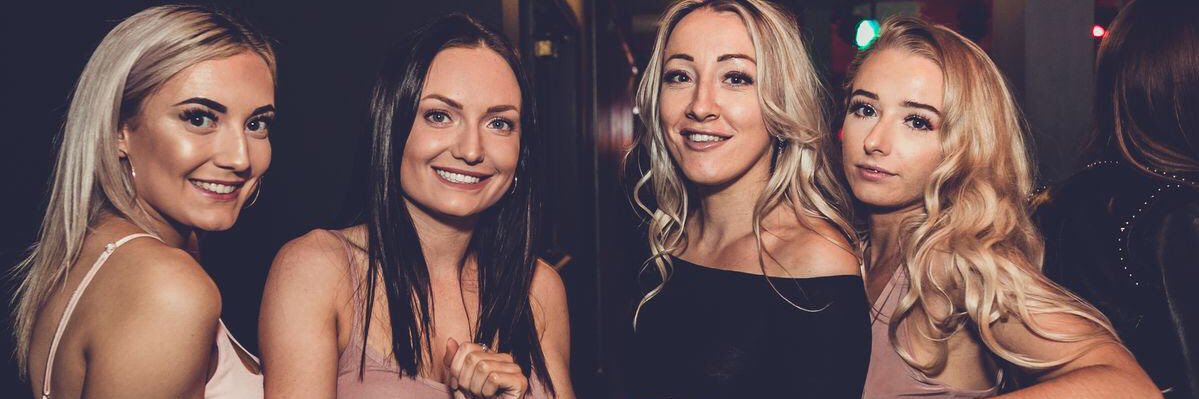riamurray_'s profile banner image