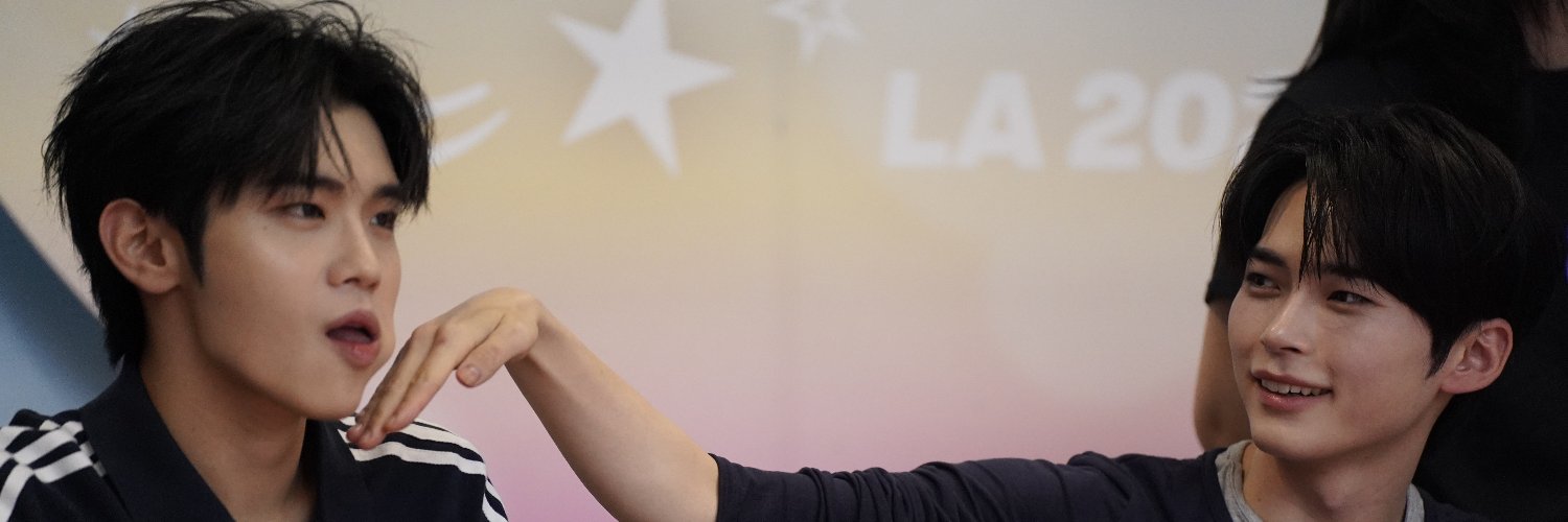 zhoumi's profile banner image