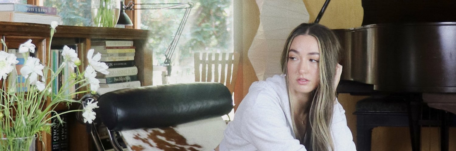 AlixFullerton's profile banner image