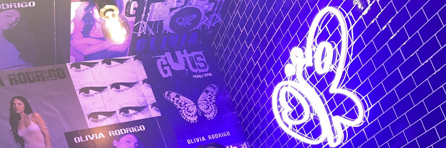 E 💋 (spilled) banner