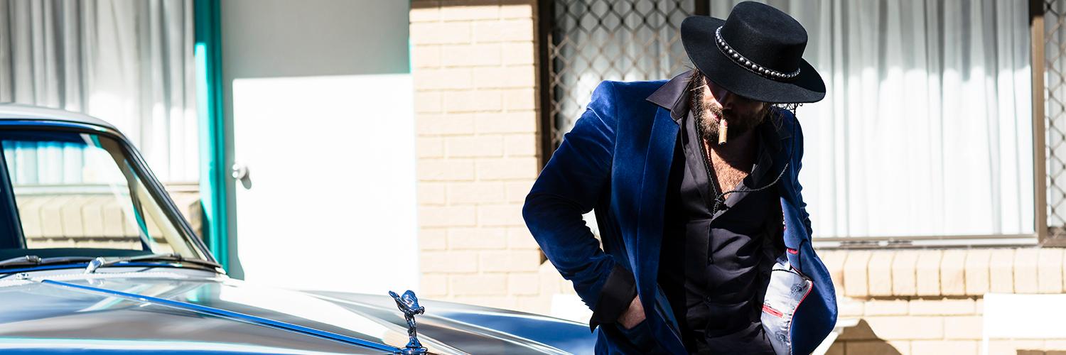 Angus Stone banner