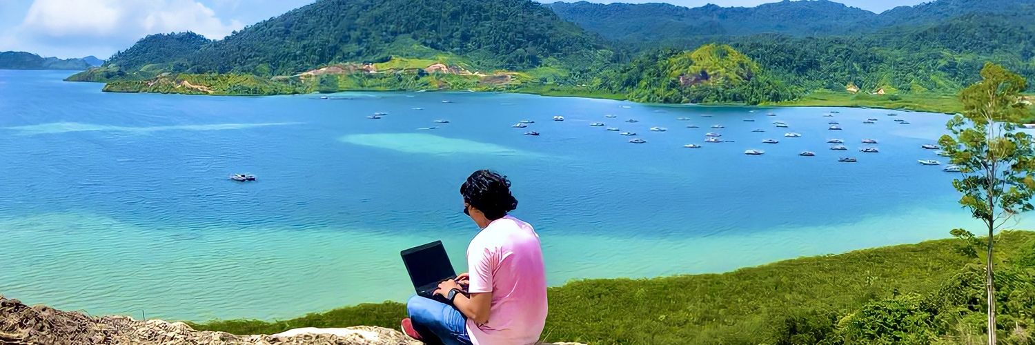 Tom Holland katanya banner