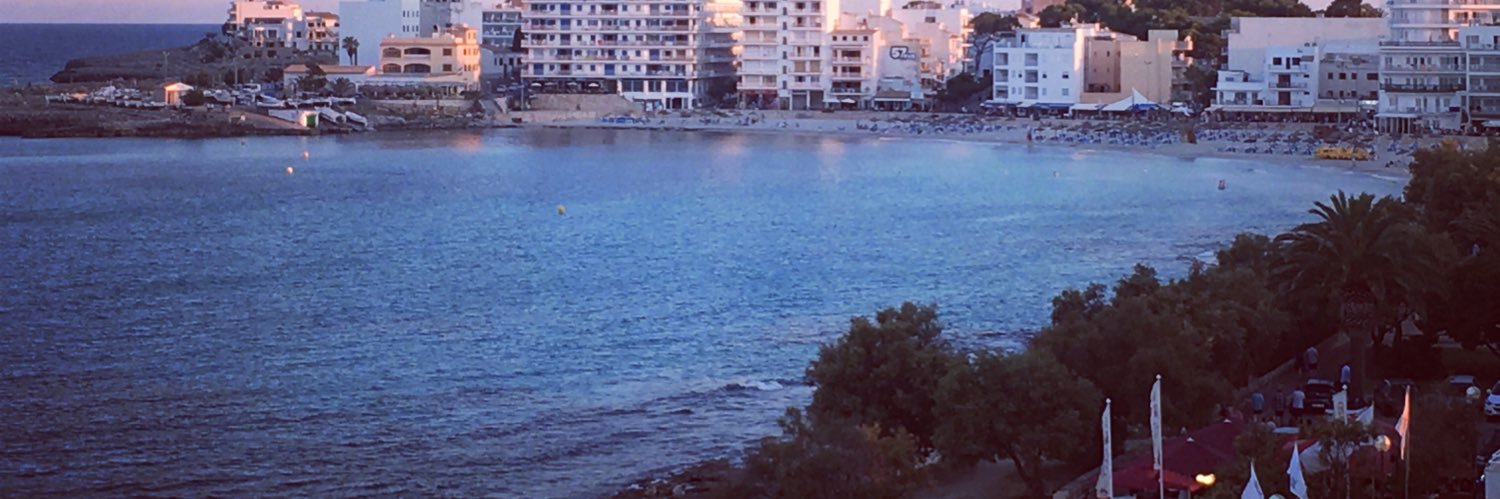 chloeb94x's profile banner image