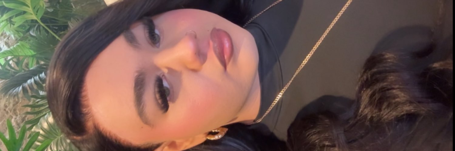 La Muñeca👅 banner