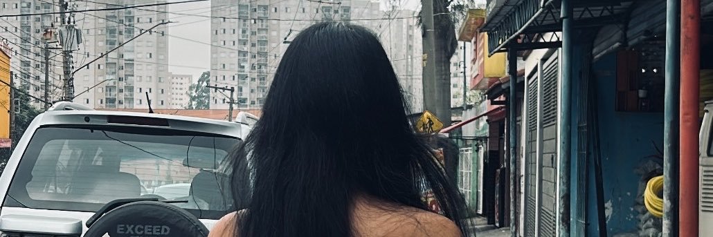 juliwne's profile banner image