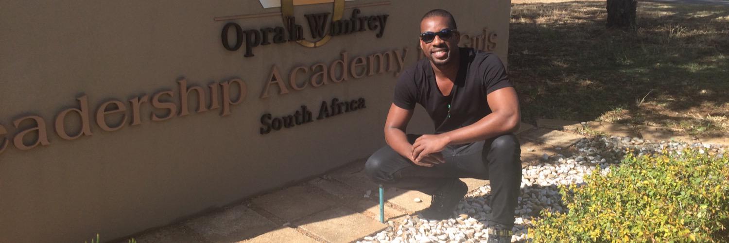 Lesley Musina banner