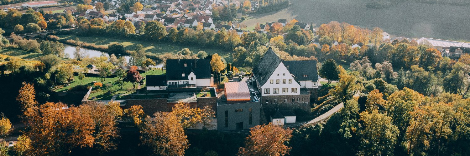 rieslingisking's profile banner image