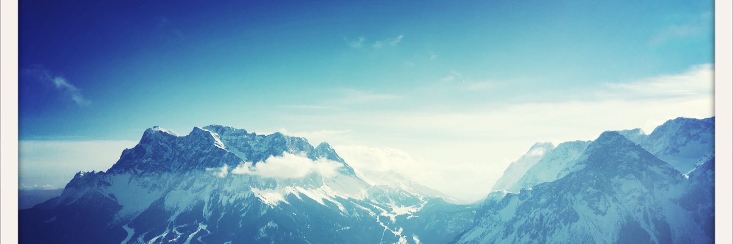 halleejulia's profile banner image