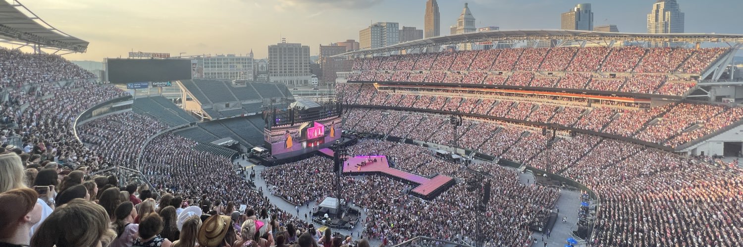 Emily ☁️🩷 banner