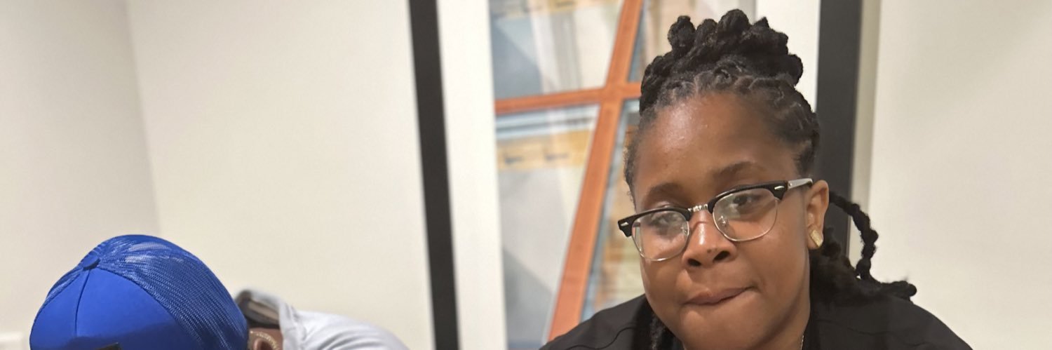 leeashhh's profile banner image