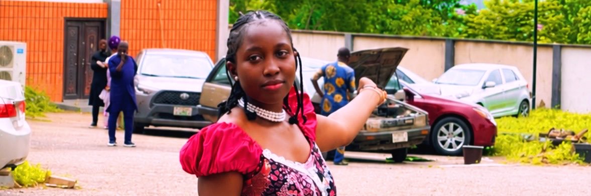mide___esther's profile banner image
