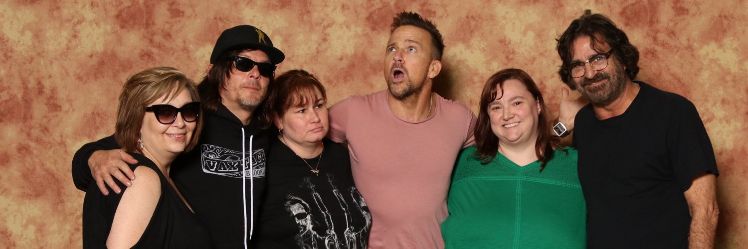 FlaneryGrl's profile banner image