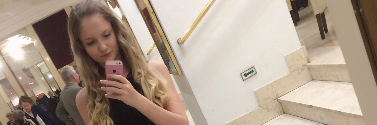 Evavancarov's profile banner image