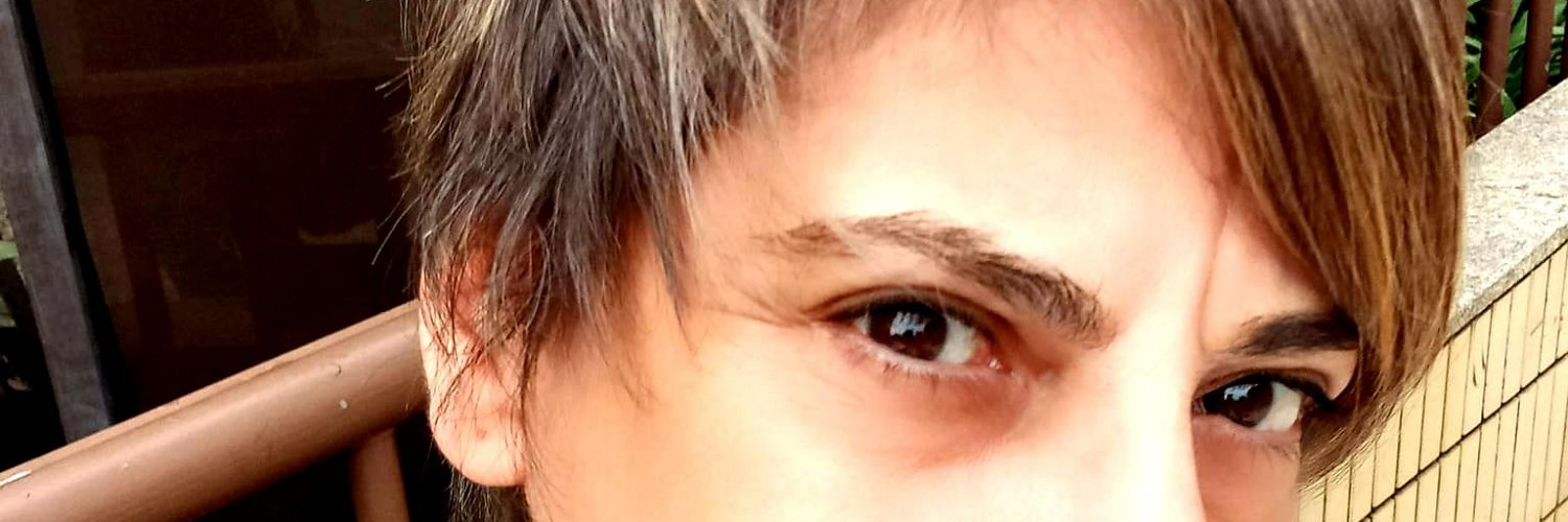 laraneses's profile banner image