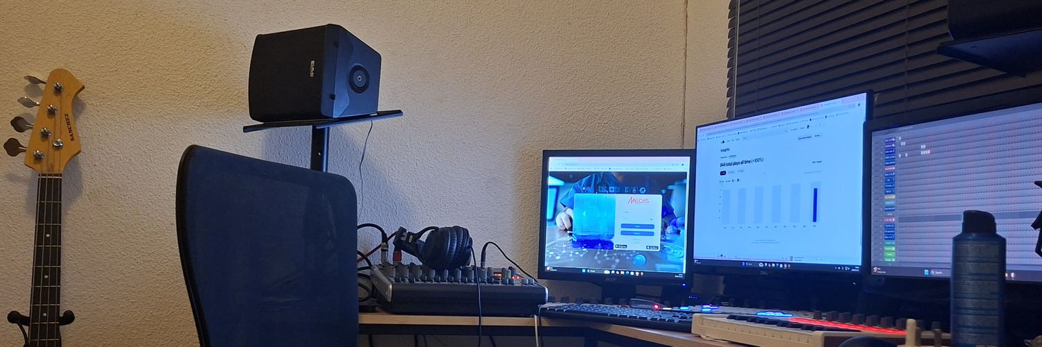 dzwaris's profile banner image