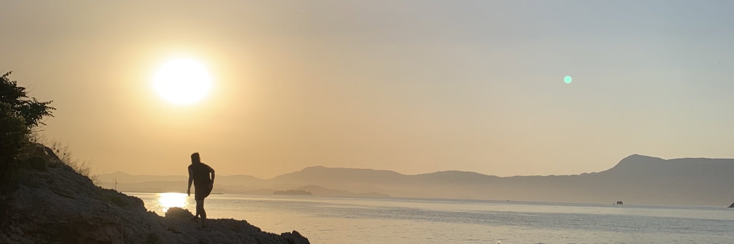 Mariaveintidos's profile banner image