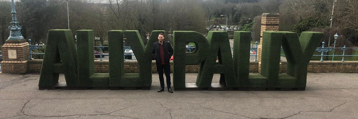 Michael Day ⚪🔴🎱🎯 banner