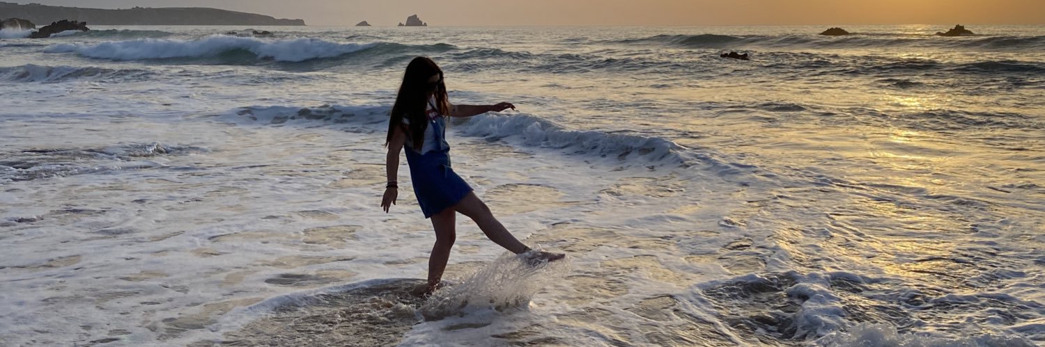 Amandamrtnzz's profile banner image