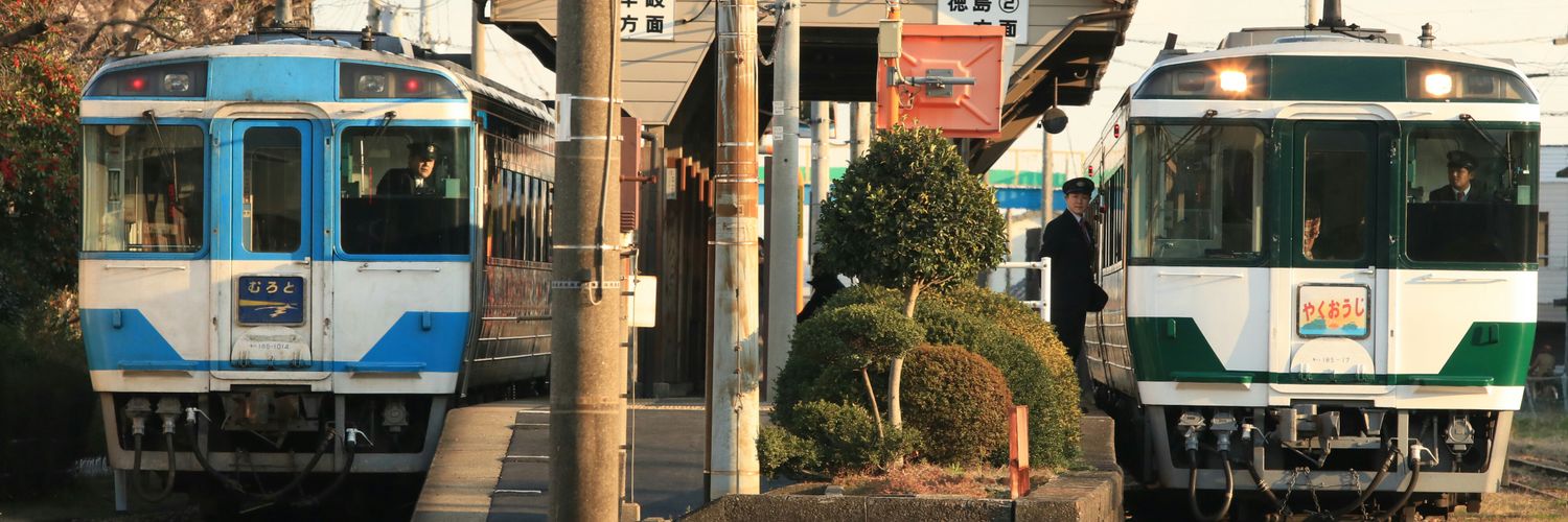 q_8008's profile banner image