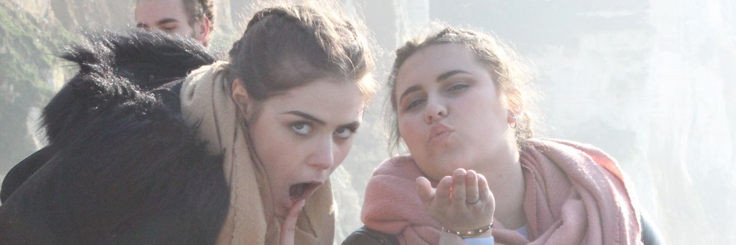 MANOU 🐼 banner