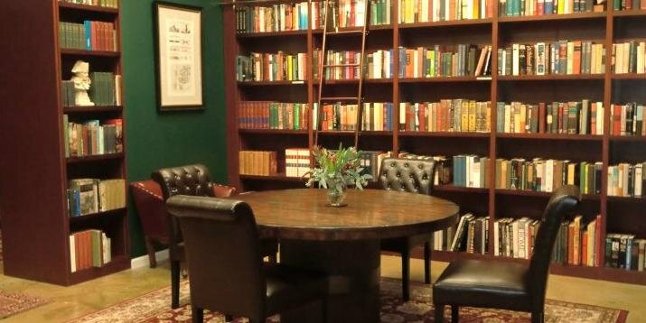 Round Table Books banner