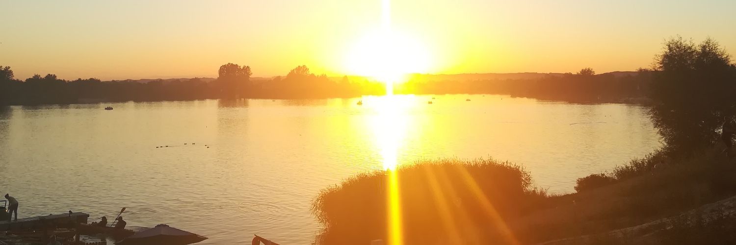 IDavim's profile banner image