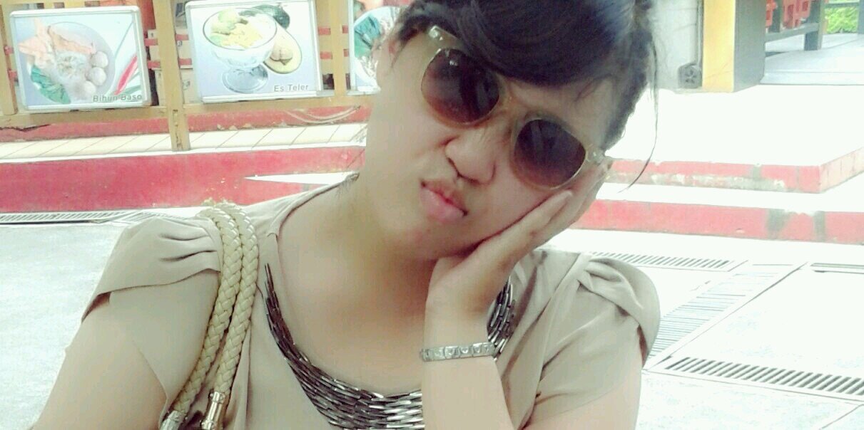 rizkyputri_'s profile banner image