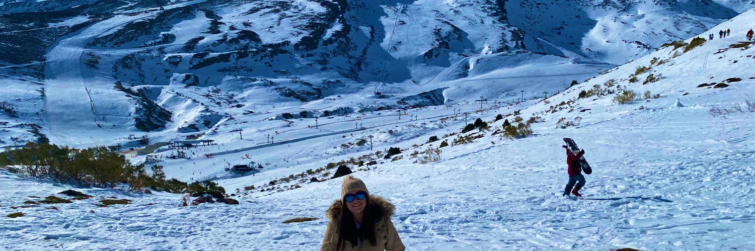 Larissa con dos S banner