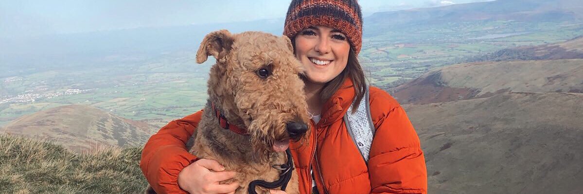 molliethom's profile banner image