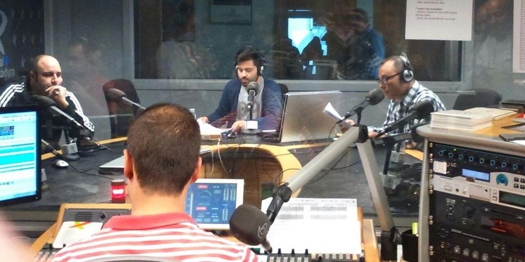 Alex Carpallo banner