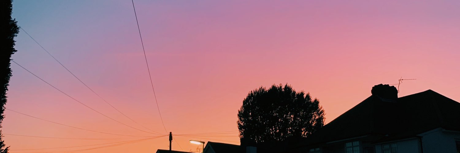 izzicoombes's profile banner image