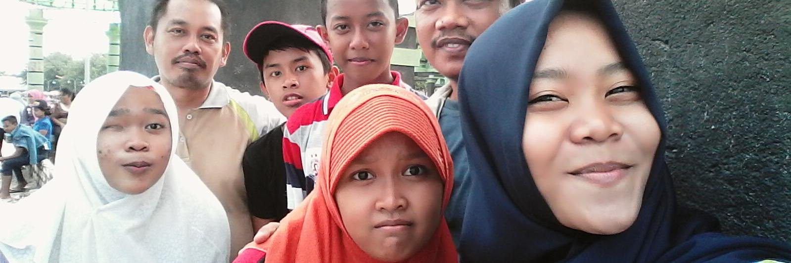 rizkyhanim's profile banner image