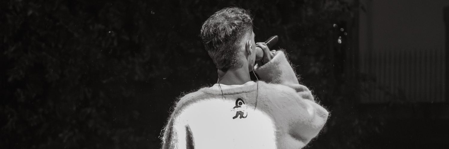 ünder // banner