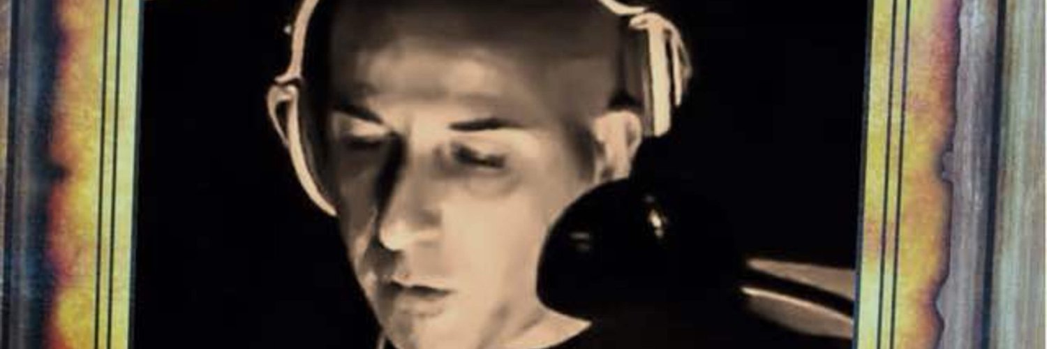DEEJAYLOY's profile banner image