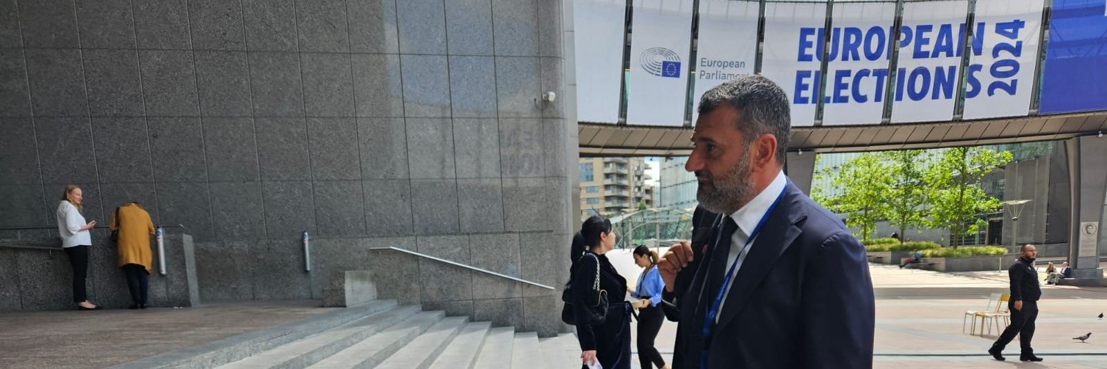 Antonio Decaro banner