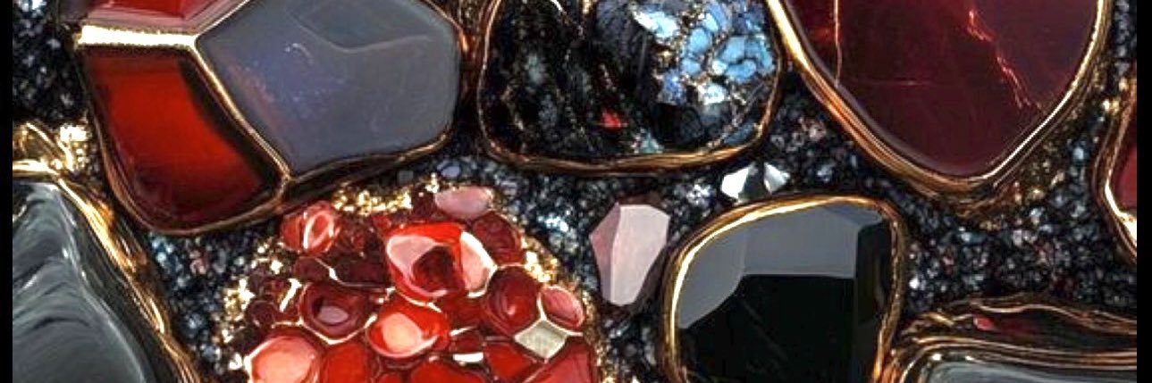 roxuly's profile banner image