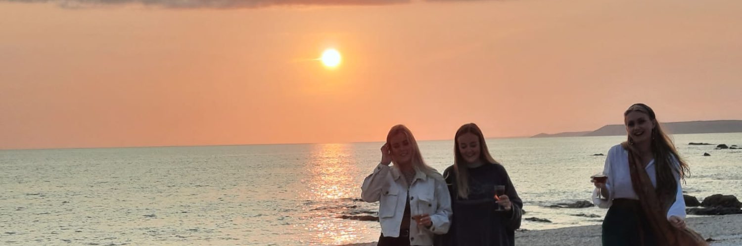 issybeaton's profile banner image