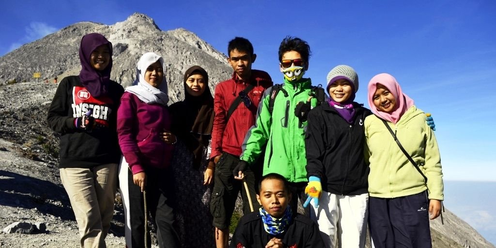 dewisetya_'s profile banner image