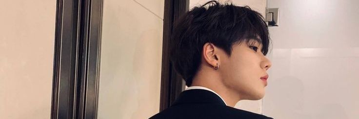 raina 🌙 banner