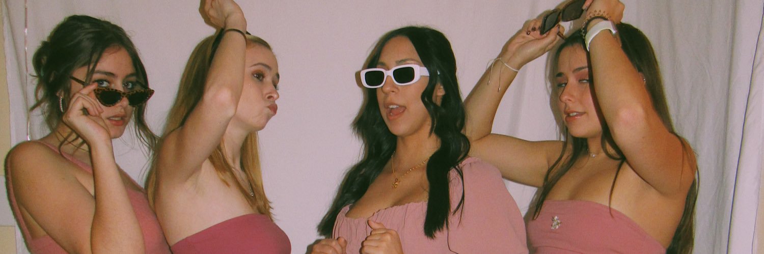 vree_nicole's profile banner image