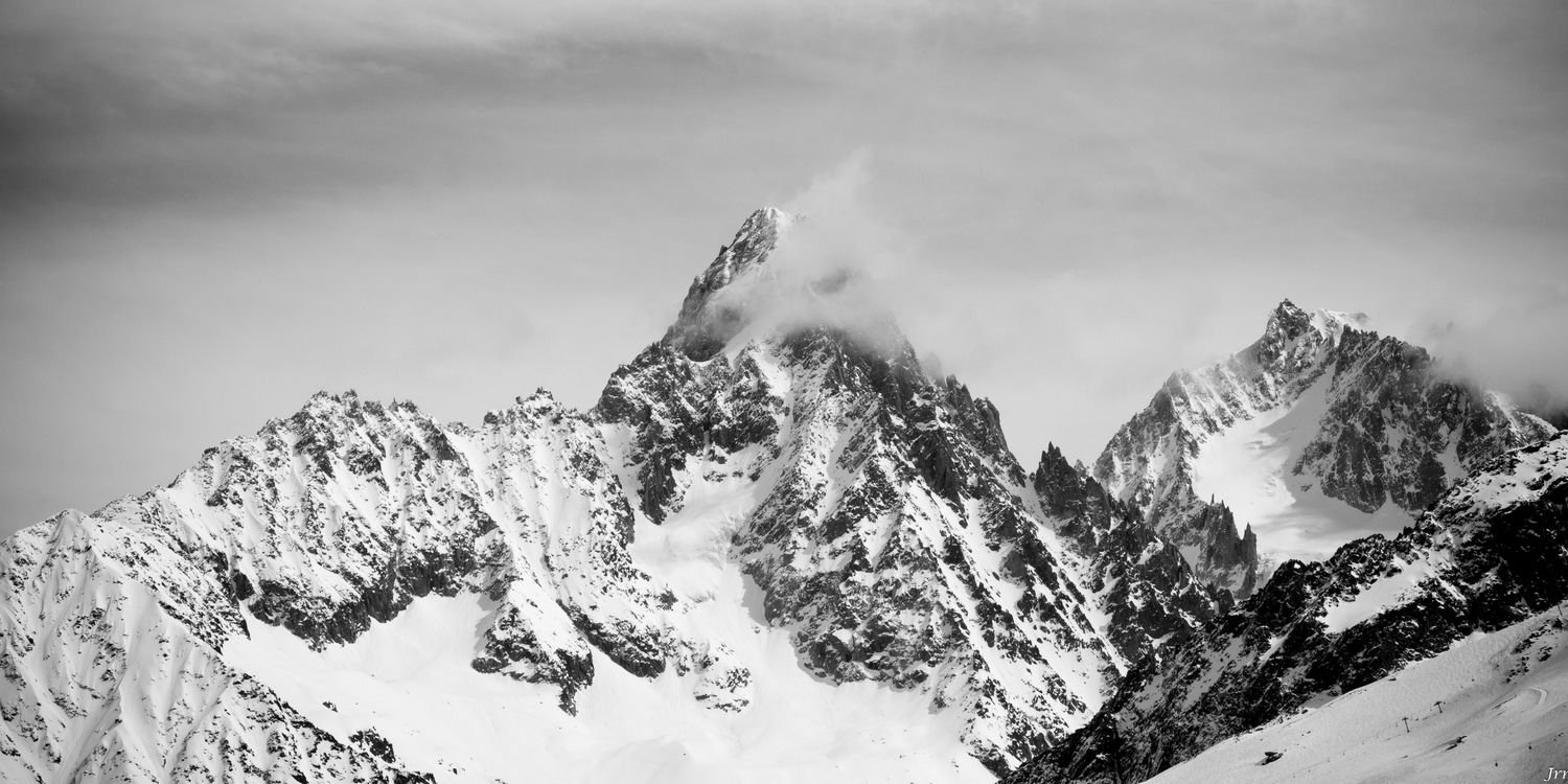 tinhooo's profile banner image