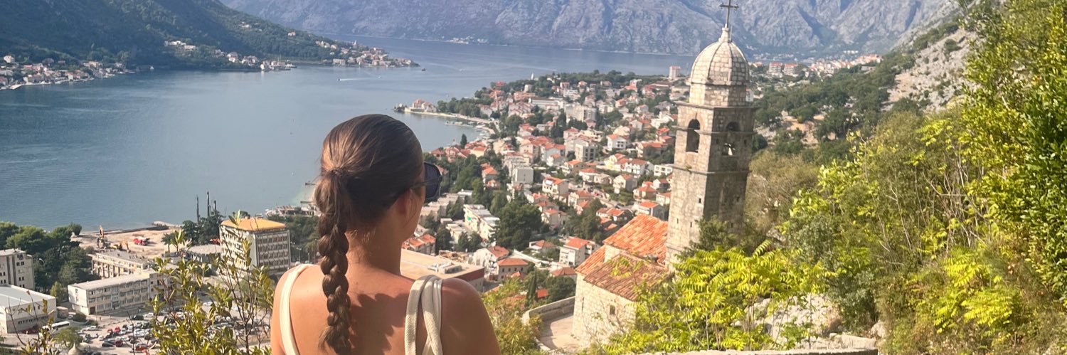 chloeloomes's profile banner image